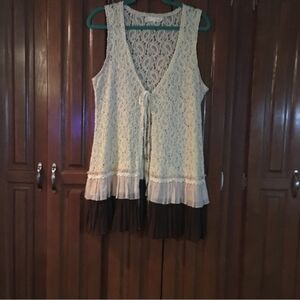 Areve Lace Top in Cream with Teal Accent